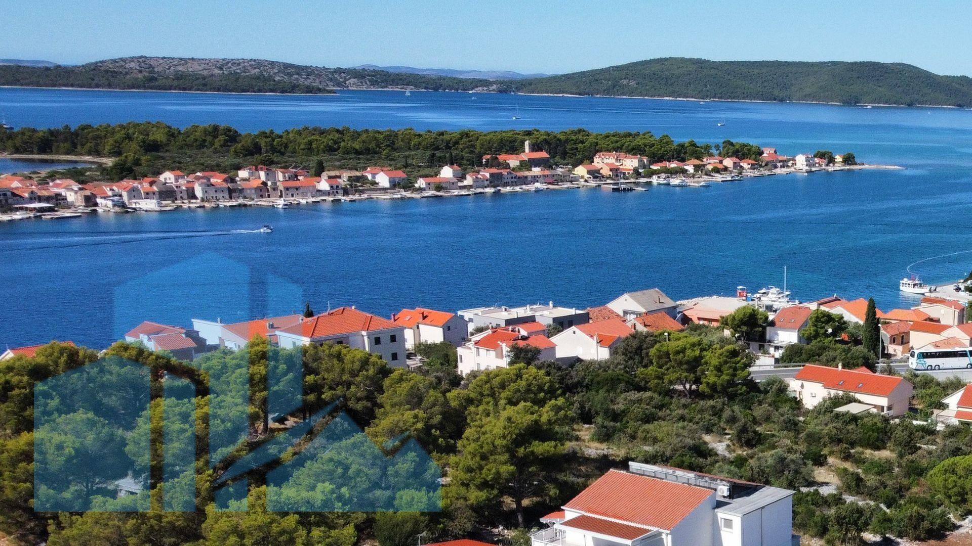 Brodarica, Šibenik - Stan sa vrtom i pogledom na mora - D