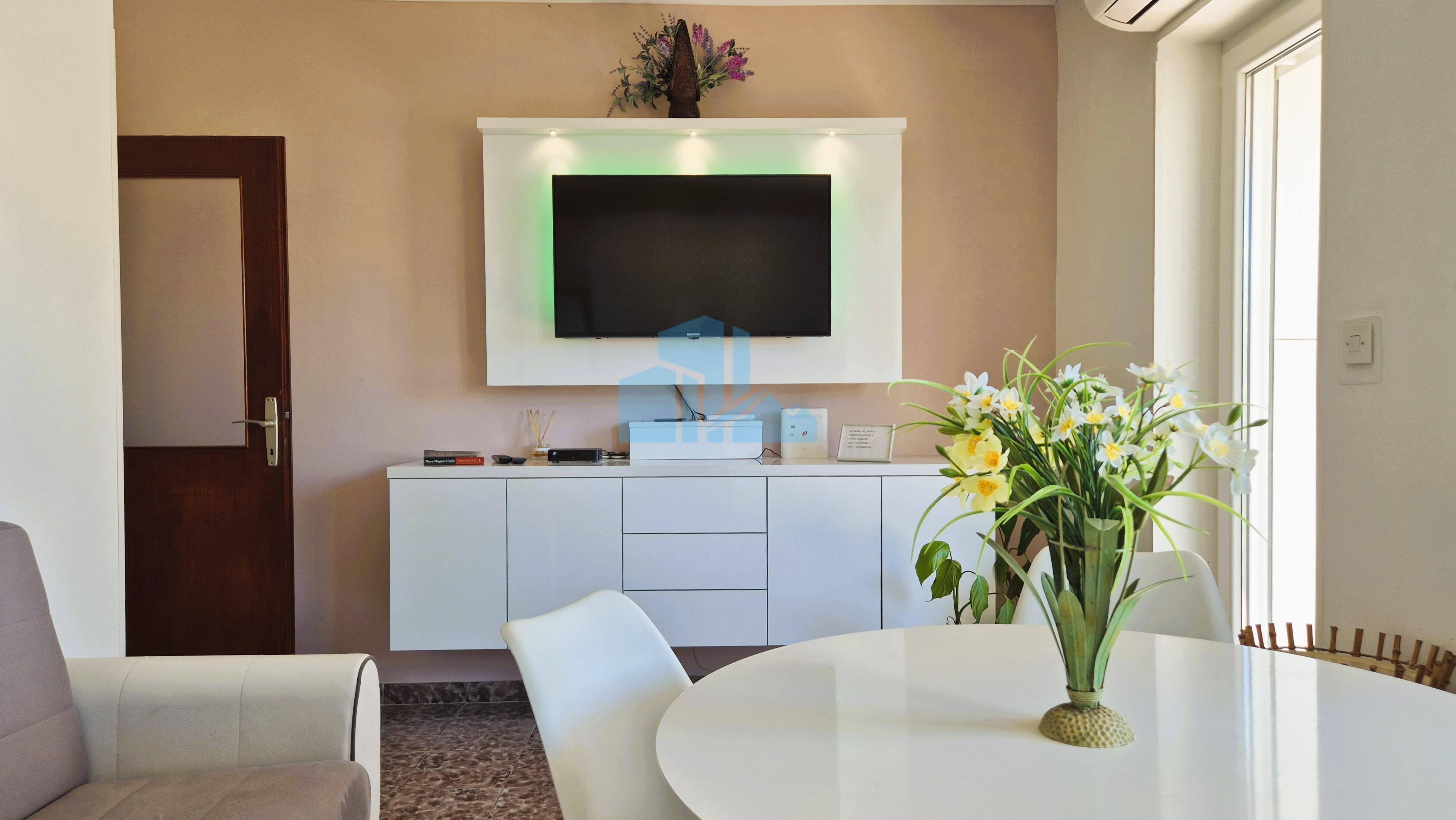 Podstrana, Dvosoban stan sa vrtom i parkingom, pogled na more