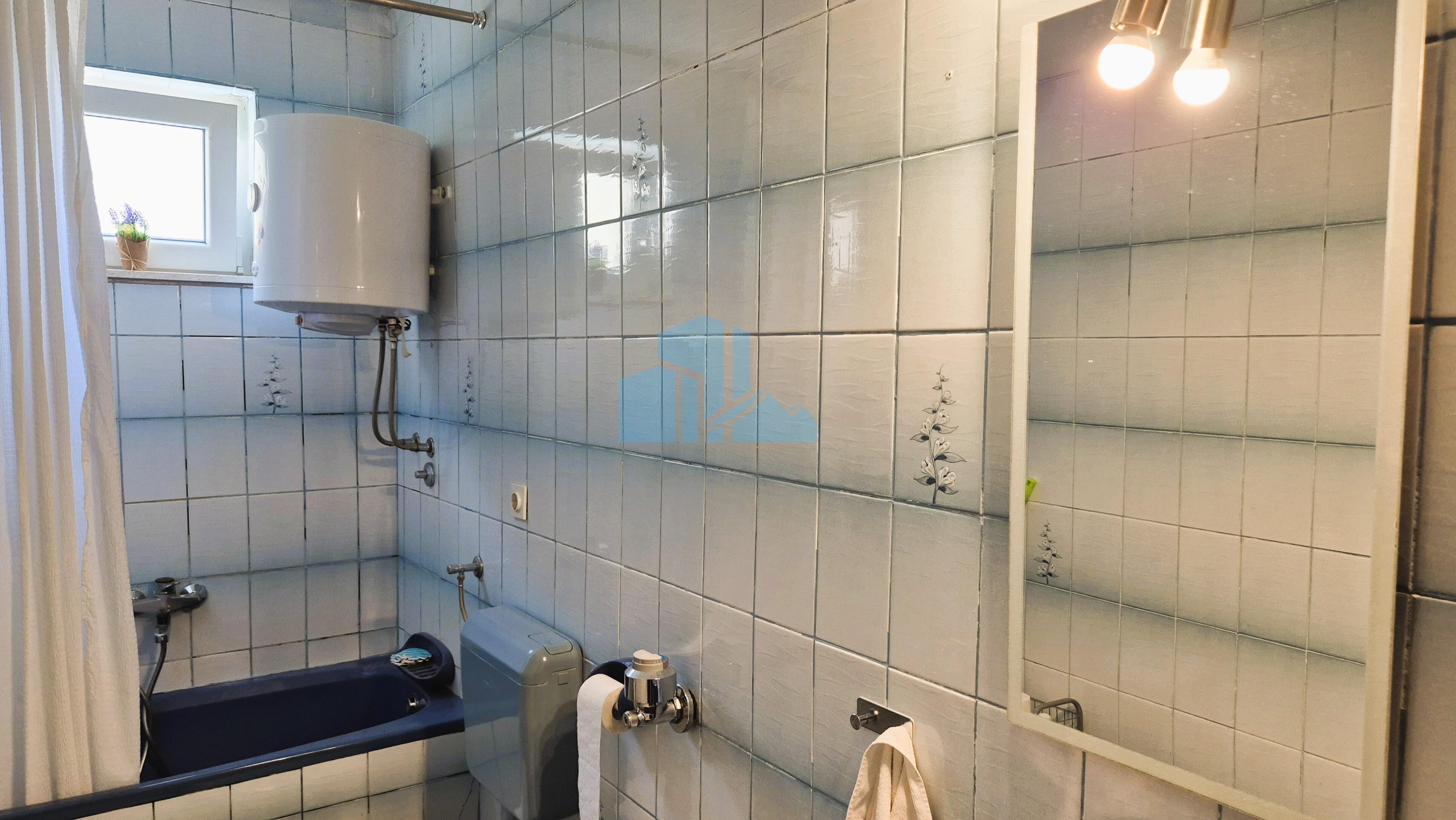 Podstrana, Dvosoban stan sa vrtom i parkingom, pogled na more