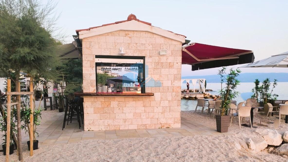 Podstrana, Dvosoban stan sa vrtom i parkingom, pogled na more