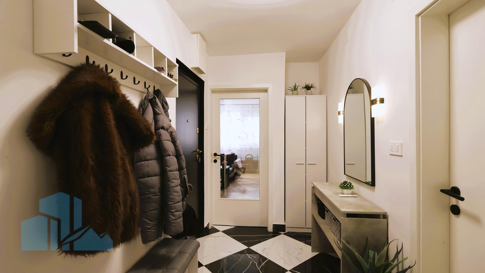 Renoviran stan 62m2 u Šibeniku, Križ