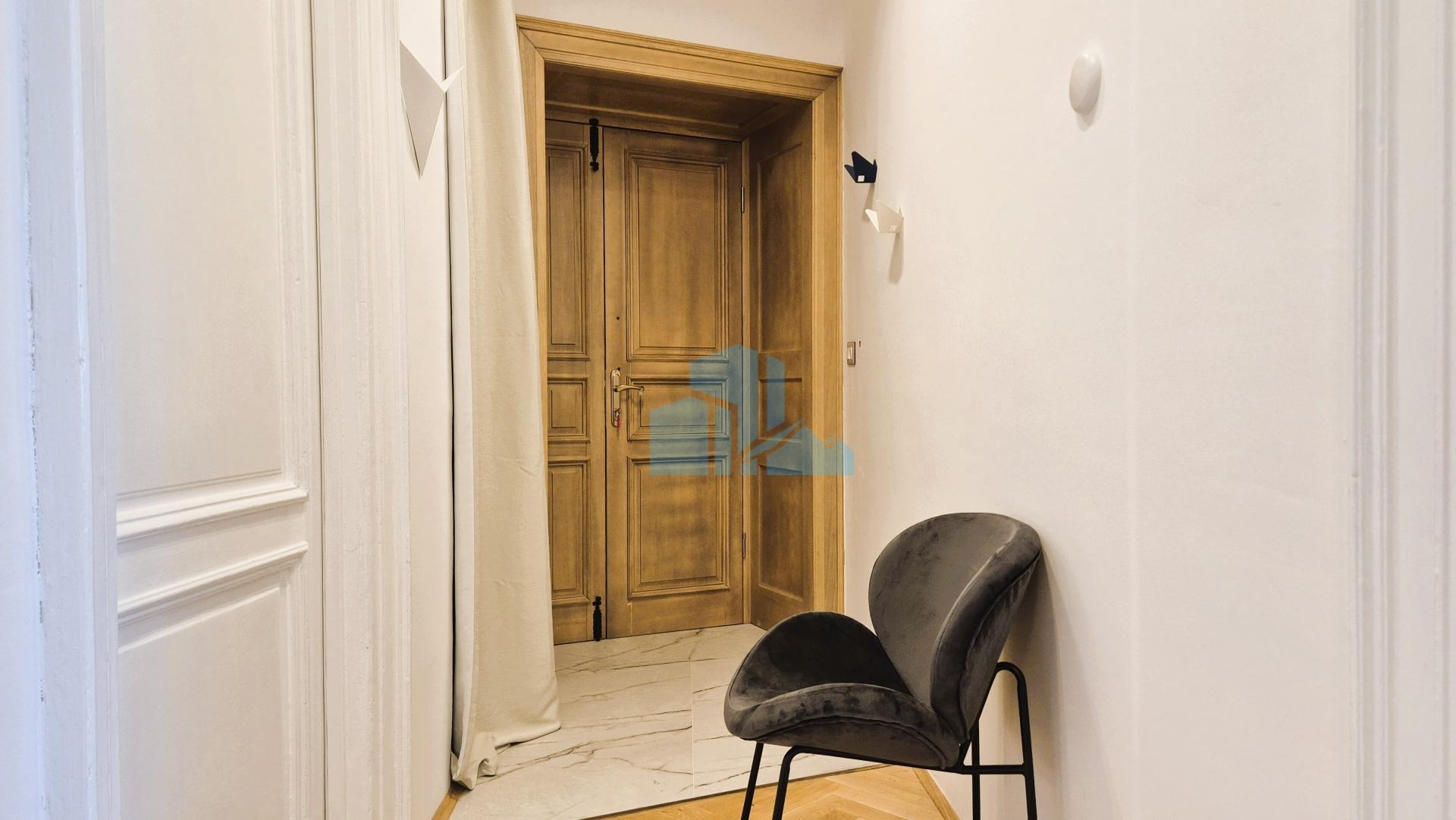 Šibenik – Grad - Jedinstveni renoviran i opremljen stan 75 m² u centru Šibenika