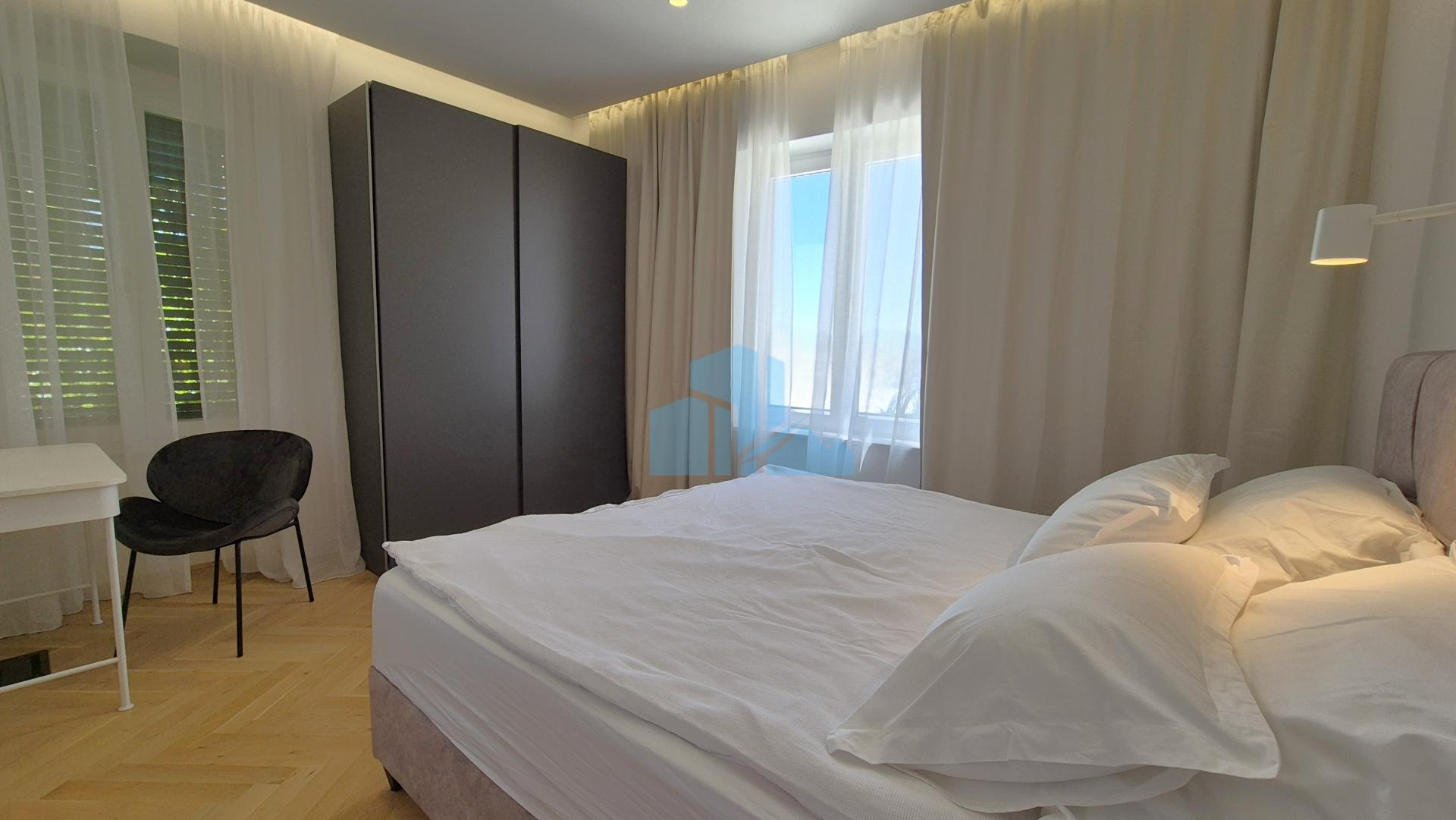 Šibenik – Grad - Jedinstveni renoviran i opremljen stan 75 m² u centru Šibenika