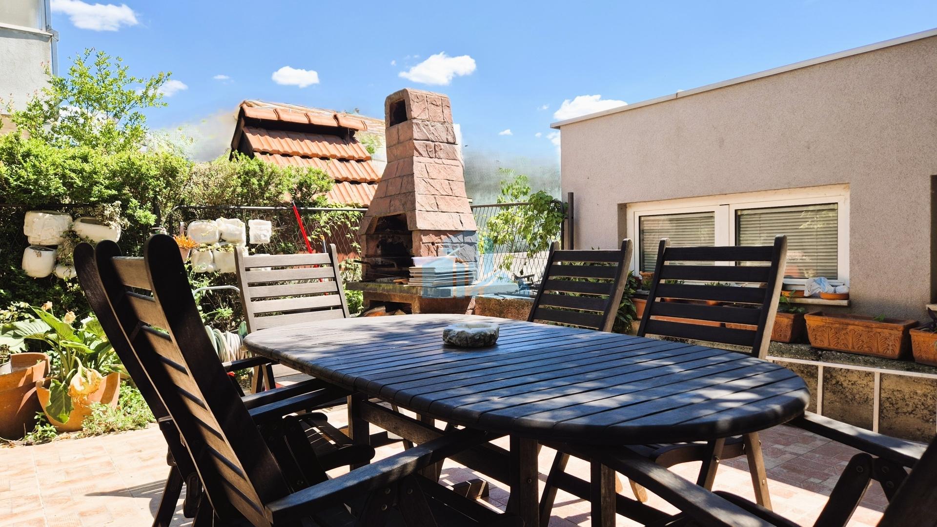 Split, Brda - Dvosobni stan s vrtom